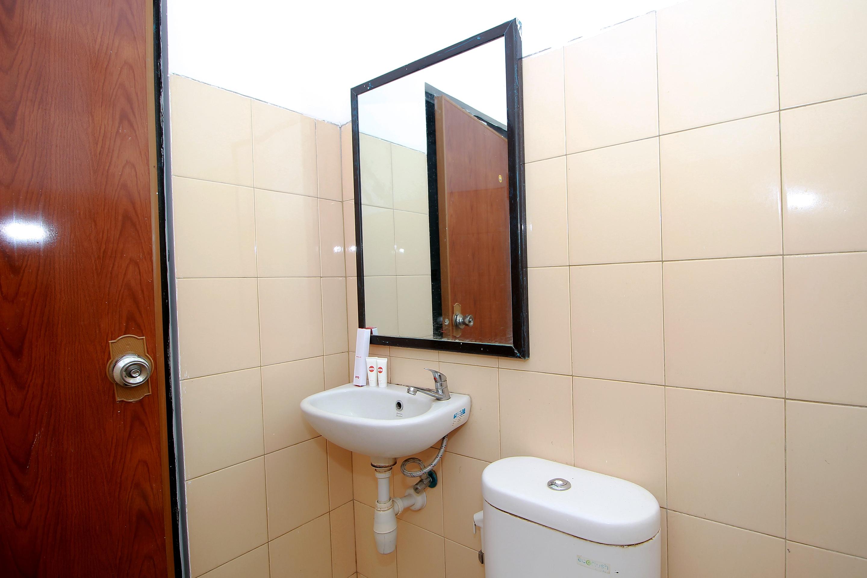 Super Oyo 1678 Jati Exclusive Homestay Бенгкулу Екстер'єр фото