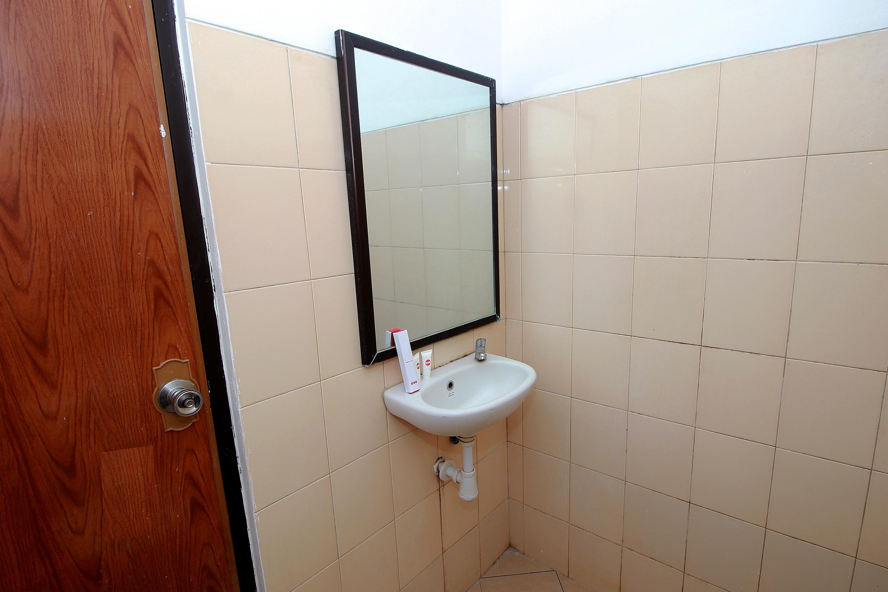 Super Oyo 1678 Jati Exclusive Homestay Бенгкулу Екстер'єр фото